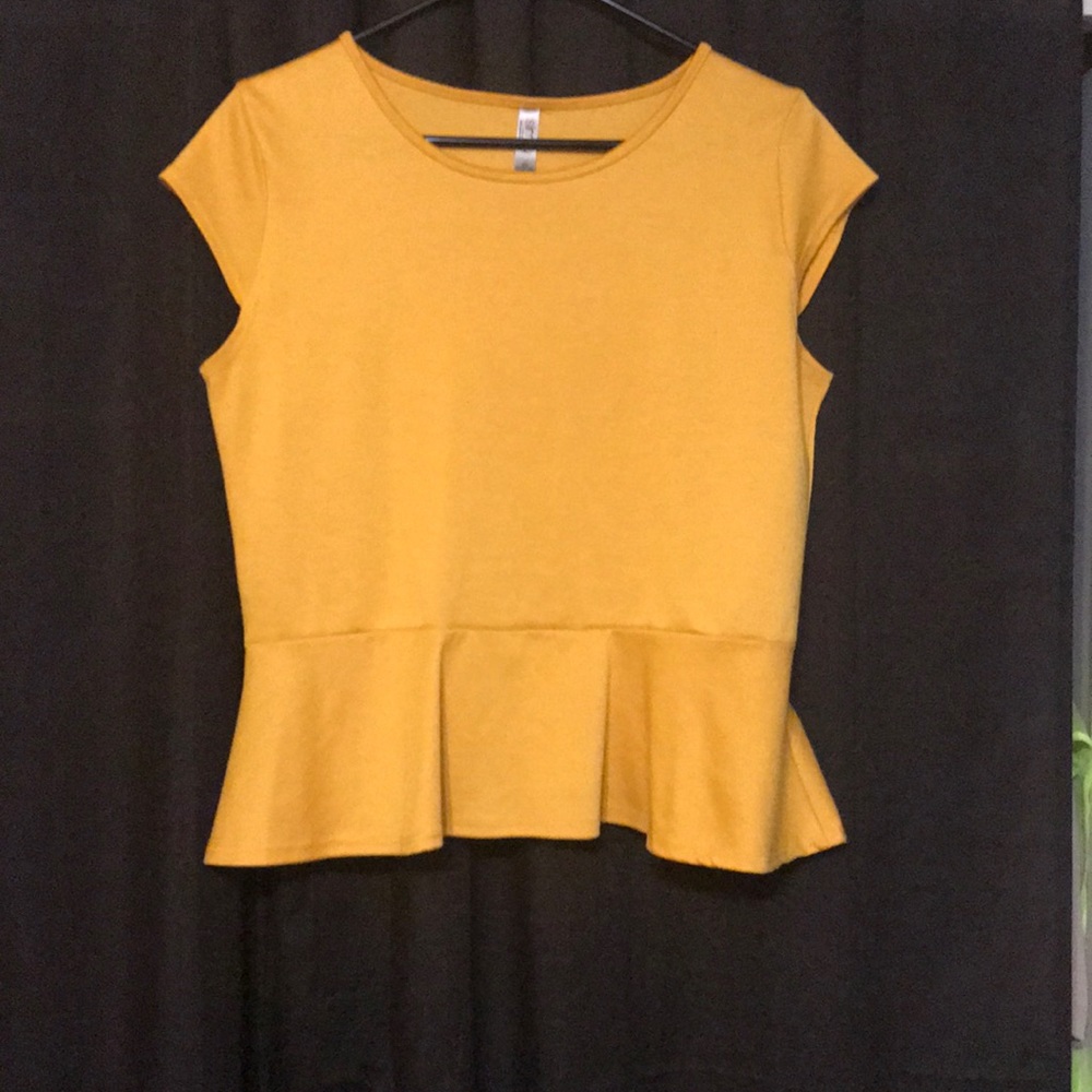 Short sleeve peplum tops! Women’s. Petite.